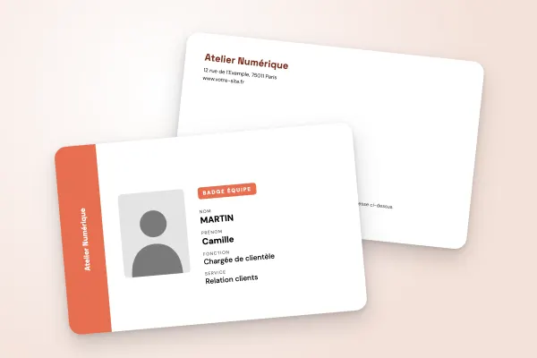 Design « Atelier Numérique » pour badge à commander en ligne (entreprises et administrations, bande latérale, corail)