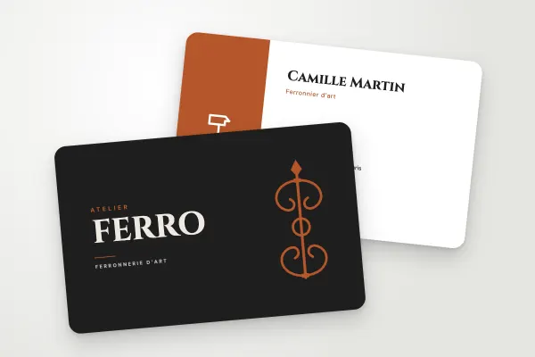 Design « Atelier Ferro » pour carte de visite à commander en ligne (artisans et bâtiment, volutes de fer forgé, anthracite et rouille)