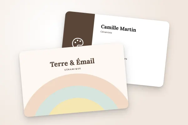 Design « Terre & Émail » pour carte de visite à commander en ligne (artisans et bâtiment, arcs pastel, terre)