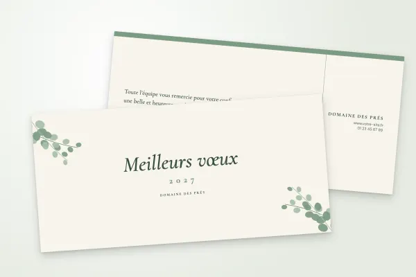 Design « Domaine des Prés » pour carte de vœux à commander en ligne (nature et hiver, branches d’eucalyptus, vert sauge · dl (10 × 21 cm))