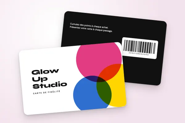 Design « Glow Up Studio » pour carte de fidélité à commander en ligne (beauté et coiffure, disques pop superposés)